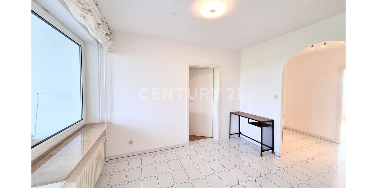 Essbereich mit angrenzender Loggia